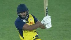 என்னா அடி..!! 6 சிக்சர் விளாசிய தமிழக வீரர் ஷாரூக்கான்.. 354 ரன்கள் குவித்தது தமிழக அணி..