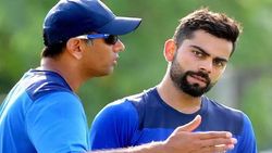 கேப்டன்சி பறிப்புக்கு பின்னால் டிராவிட்?.. கோலியின் நிலைமைக்கு காரணம் என்ன.. முன்னாள் வீரர் பளீச்!