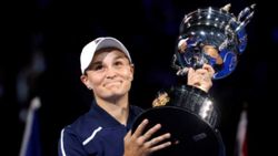 2022 ஆஸி. ஓபன் டென்னிஸ் பட்டத்தை வென்ற கிரிக்கெட் வீராங்கனை..!! 44 ஆண்டுகால கனவு நிறைவேற்றம்..!!