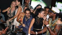 ஐ.பி.எல். கருப்பு பக்கங்கள்..!! விடிய விடிய பெண்களுடன் வீரர்கள் பார்டி.. முற்றுப்புள்ளி வைத்த தோனி..