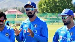 கடைசி நேரத்தில் பறந்த அட்வைஸ்.. ப்ளேயிங் 11ல் இருந்து முக்கிய வீரர் நீக்கம்.. ட்விஸ்ட் தந்த ராகுல்!!