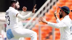 அப்பா மாதிரி நீயும் ஆட்டோ ஓட்டு..!! இந்திய வீரர் முகமது சிராஜை காப்பாற்றிய கோலி..!! வெளிவராத உண்மை..