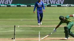 பெவுமா ரன் அவுட்டில் சர்ச்சை..!! இந்திய வீரர்களை சீண்டும் தென்னாப்பிரிக்கா..!!