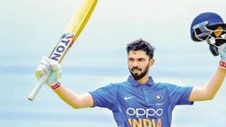 சிஎஸ்கே வீரரை தொடர்ந்து புறக்கணிக்கும் ரோகித் சர்மா.. அணிக்குள் ஒருதலைபட்சம்? கொந்தளித்த ரசிகர்கள்!