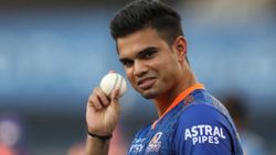 மும்பை அணிக்கு வந்தது மகிழ்ச்சி..!! சச்சின் மகன் வெளியிட்ட வீடியோ..!! வச்சு செய்த நெட்டிசன்கள்..!!