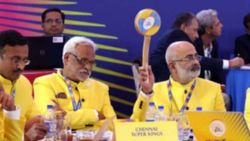 அப்பாடா.. அதிரடி சரவெடி.. சிஎஸ்கே முதல் ஏலமாக எடுத்த ஓப்பனிங் வீரர்!