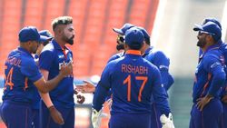 IND vs WI – தமிழக வீரர் அபார பந்துவீச்சு..!! முதல் ஒருநாள் போட்டியில் மேற்கிந்திய தீவுகள் தடுமாற்றம்