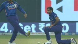 கேட்சை விட்ட சீனியர்.. பச்சை பச்சையாக திட்டிய ரோகித்.. பந்தை உதைத்து ஆத்திரம்..நடவடிக்கை பாயுமா?