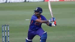 “இவருக்கா வாய்ப்பு தரல நீங்க” 6 போட்டிகளில் அட்டகாச ரெக்கார்ட்.. சூர்யகுமாருக்கு வலுக்கும் ஆதரவு!