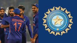 மேலும் 2 வீரர்களுக்கு கொரோனா.. வெஸ்ட் இண்டீஸ் உடனான முதல் ஒருநாள் போட்டி ரத்து? பிசிசிஐ அவசர ஆலோசனை