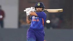 இஷான் கிஷன் தலையில் பட்ட பந்து.. ஆட்டத்தை நிறுத்திய நடுவர்.. பரபர நொடிகள்