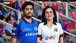 பயோ பபுளா..?? நமக்கு ஒத்து வராது..!! ஐ.பி.எல். ஏலத்திலிருந்து விலகிய அம்பானி மனைவி..?