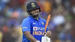 வெளியேற்றப்படும் ரிஷப் பண்ட்? 2வது போட்டிக்கான ப்ளேயிங் 11ல் மாற்றம்.. சீனியர் வருகையால் ட்விஸ்ட்!