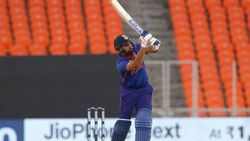 1000வது ஒருநாள் போட்டியில் வெற்றி கொடியை ஏந்திய ரோகித் படை.. வெள்ளை கொடி ஏந்திய பொலார்ட்.. IND vs WI