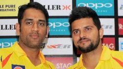 தோனியின் சமூக வலைத்தள பக்கம்.. பின்தொடருவதை நிறுத்தினாரா ரெய்னா..? உண்மை என்ன?