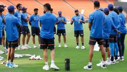 முதல் ஒருநாள் போட்டிக்கான இந்திய ப்ளேயிங் 11... ரோகித் சர்மாவே கொடுத்த அப்டேட்.. முற்றிலும் இளம் படை