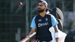 இந்திய அணியிலிருந்து விலகிய கோலி..!! பயோ பபுளிலிருந்து வெளியேறினார்.. மோதலா? காதலா?