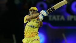 டி20 கிரிக்கெட்டில் தோனி புதிய சாதனை.. பழைய தல திரும்பிட்டாரு.. சிக்சருடன் தொடங்கி அசத்தல்