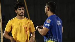 யார் இந்த முகேஷ் சௌத்ரி.. சிஎஸ்கேவில் இடம்பெற்றுள்ள வேகப்பந்துவீச்சாளர்.. அப்படி என்ன ஸ்பெஷல்?