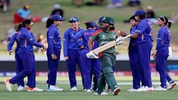 மகளிர் உலககோப்பை- வங்கதேசத்தை புரட்டி எடுத்த இந்திய அணி.. 5000 ரன்களை கடந்த ஸ்மிருதி மந்தானா