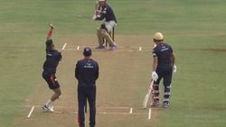 ஐபிஎல் - ஆர்சிபி பயிற்சி ஆட்டம்.. பொளந்து கட்டிய டுபிளஸிஸ்.. 200 ரன்களுக்கு மேல் அடித்து அசத்தல்