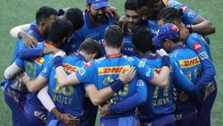 வளர்த்த கடா மார்பில் முட்டுது.. மும்பை இந்தியன்ஸ் எடுத்த தவறான முடிவு.. மிரட்டும் முன்னாள் வீரர்கள்