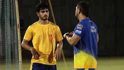 கேட்ச் விட்ட சிஎஸ்கே வீரர்.. மைதானத்தில் ஓட விட்ட தோனி.. நம்ம தலக்கு இவ்வளவு கல் நெஞ்சமா?