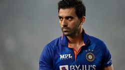 ஆசிய கோப்பை: தீபக் சஹாருக்கு காயம்?? இந்திய அணிக்குள் புதிய வீரர் சேர்ப்பு.. குழப்பத்தில் ரசிகர்கள்