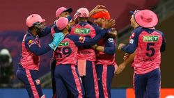 கடைசி 6 பந்துகள்.. பலனிக்காமல் போன பொல்லார்ட்-ன் மேஜிக்.. ராஜஸ்தான் அணியிடம் வீழ்ந்த மும்பை அணி!