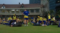 போட்டிக்கு முன்னதாகவே இப்படியா.. சிஎஸ்கேவில் அவசர மீட்டிங் நடத்திய தோனி..? அதுவும் 2 பேருக்காக தான்!