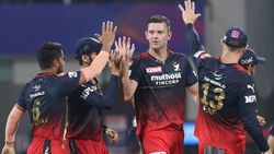 ஆர்சிபி கேப்டனாக மாறிய விராட் கோலி.. ஒரே ஒரு ரிவியூ மூலம் மாறிய ஆட்டம்.. லக்னோ அதிர்ச்சி தோல்வி