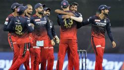 ஒரே ஓவரில் மாறிய கதை.. டெல்லிக்கு அதிர்ச்சி அளித்த ஆர்சிபி.. கோப்பையை அடிக்குமா பெங்களூரு