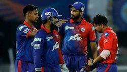 டெல்லி அணியில் கொரோனா பாதிப்பு.. முக்கிய நபருக்கே உறுதியானது.. ஐபிஎல்-ல் புதிய பூகம்பம்!