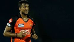 3 பந்துகளில் 2 விக்கெட்.. நடராஜன் தாருமாறு..வேகத்தால் மிரட்டிய உம்ரான்.. இறுதியில் ரஸில் பட்டாசு