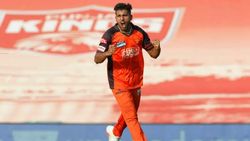 ஒரே ஓவரில் 4 விக்கெட் .. உம்ரான் மாலிக்கின் பீஸ்ட் மோட்.. ஐபிஎல் வரலாற்றில் சாதனை