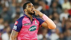 மரண படுக்கையில் தாய்.. அணிக்காக களத்தில் நின்ற வெஸ்ட் இண்டீஸ் வீரர்.. சங்கக்காரா பாராட்டு