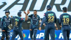 ஐபிஎல்-ல் மோசமான தோல்வி.. லக்னோவை வச்சு செய்த குஜராத் அணி.. ப்ளே ஆஃப் சுற்றுக்கு முதல் அணியாக தேர்வு