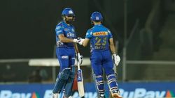 200வது சிக்சர் விளாசிய ரோகித்.. தொடர்ந்து சொதப்பும் பொலார்ட்.. காப்பாற்றிய டிம் டேவிட்