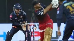 ஸ்டம்பில் பட்ட பந்து.. கொண்டாடிய குஜராத் வீரர்கள்.. பவுண்டரி காட்டிய நடுவர்.. என்ன நடந்தது?