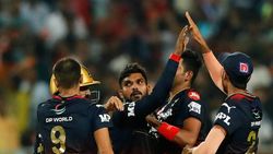 ஒரே ஓவரில் மாறிய விதி.. ஹாசல்வுட் செய்த கடைசி நேர மேஜிக்.. ஆர்சிபி அணி அபார வெற்றி பெற்றது எப்படி?