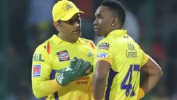 பிராவோவை வெளியே அனுப்பிய தோனி.. கேப்டனாக எடுத்த அதிரடி முடிவு.. காயமா? தனிப்பட்ட விரிசல் காரணமா?