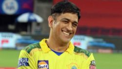 தோனி புதிய சாதனை.. கோலியை தவிர யாரும் செய்யல.. எப்படி செய்தார் தெரியுமா?