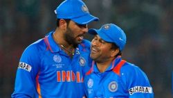 சச்சின் 194 ரன்கள் எடுத்த போது டிக்ளேர்.. களத்தில் என்ன நடந்தது? டிராவிட்டை விமர்சித்த யுவராஜ் சிங்