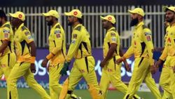 சிஎஸ்கே வெளியே அனுப்ப போகும் 4 வீரர்கள்.. அடுத்த சீசனில் விளையாட மாட்டார்கள்.. மினி ஏலத்தில் திட்டம்