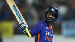 தினேஷ் கார்த்திக் கனவில் விளையாடிய மழை.. ஏமாற்றத்தில் ரசிகர்கள்.. சமனான தொடரில் நாயகன் விருது யார்?