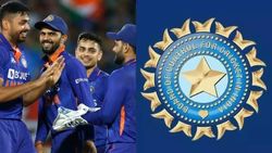 பிசிசிஐ காட்டிய பாரபட்சம்.. தென்னாப்பிரிக்க தொடரில் கிளம்பிய சர்ச்சை.. போர்க்கொடி தூக்கும் ரசிகர்கள்