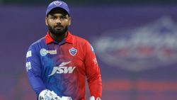 ரிஷப் பண்ட் இடத்திற்கு ஆப்பு? புதிய திட்டத்தை வகுக்கும் பிசிசிஐ.. தென்னாப்பிரிக்க தொடரில் அறிமுகம்!