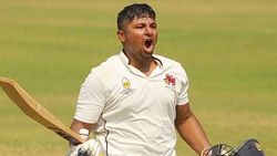 சேவாக் பாதி.. சச்சின் பாதி.. !! சர்ஃபிராஸ் கான் செய்த சாதனை.. ரஞ்சி கிரிக்கெட்டில் அசத்தல் பேட்டிங்