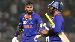 ஹர்திக் பாண்டியா செய்த தவறு.. தினேஷ் கார்த்திக்கிற்கு நிகழ்ந்த அவமானம்.. பெருந்தன்மை காட்டிய DK