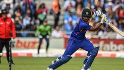 இந்திய அணி சிக்சர் மழை.. மரத்தின் உச்சியில் விழுந்த பந்து.. தீபக் ஹூடா, சஞ்சு சாம்சன் மிரட்டல்